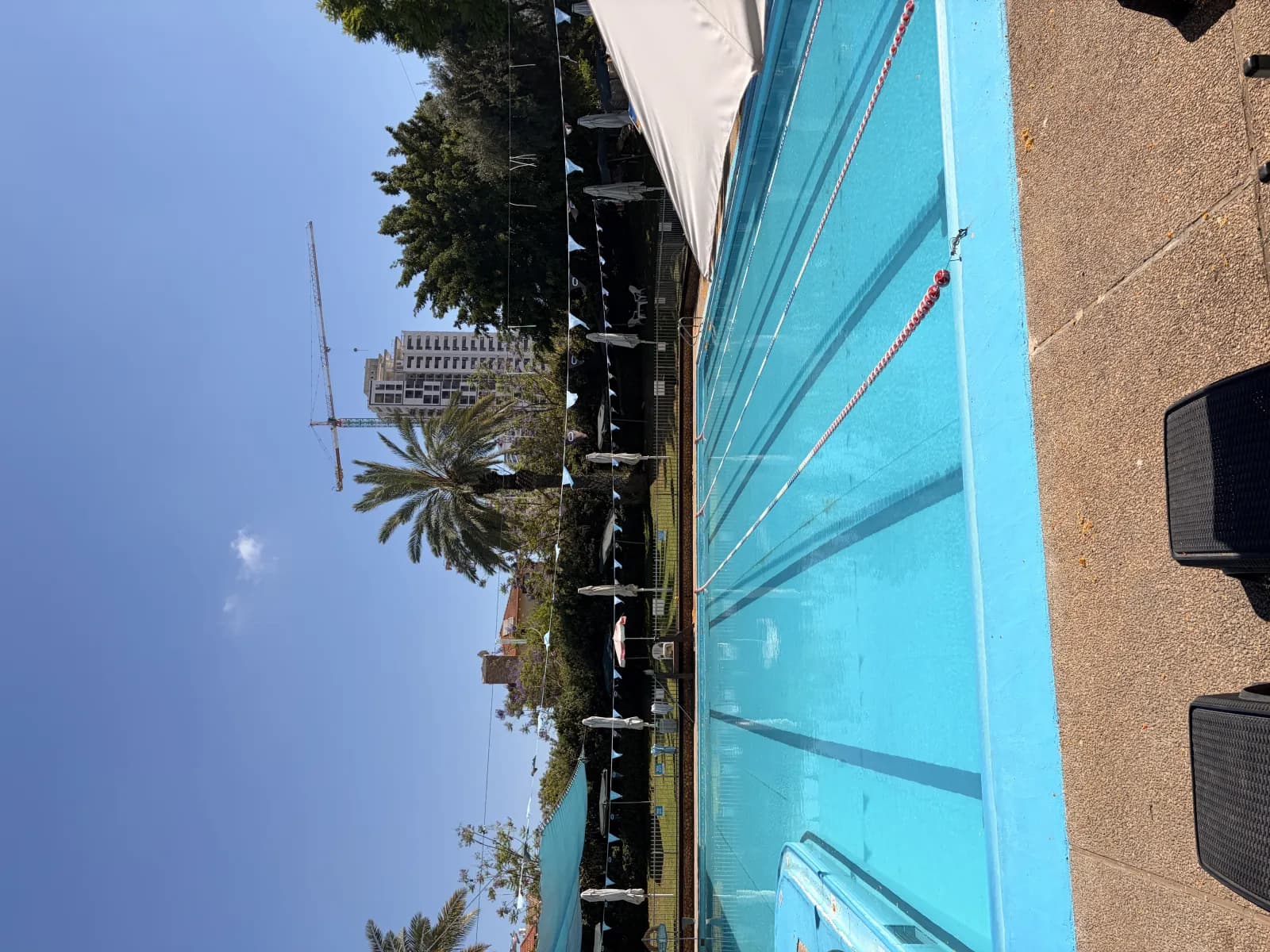 בריכת השחייה בקאנטרי נווה עוז